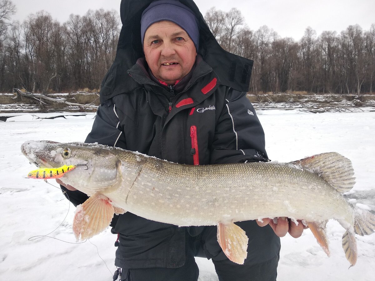 Любимые стоянки щуки это резкие перепады глубины.