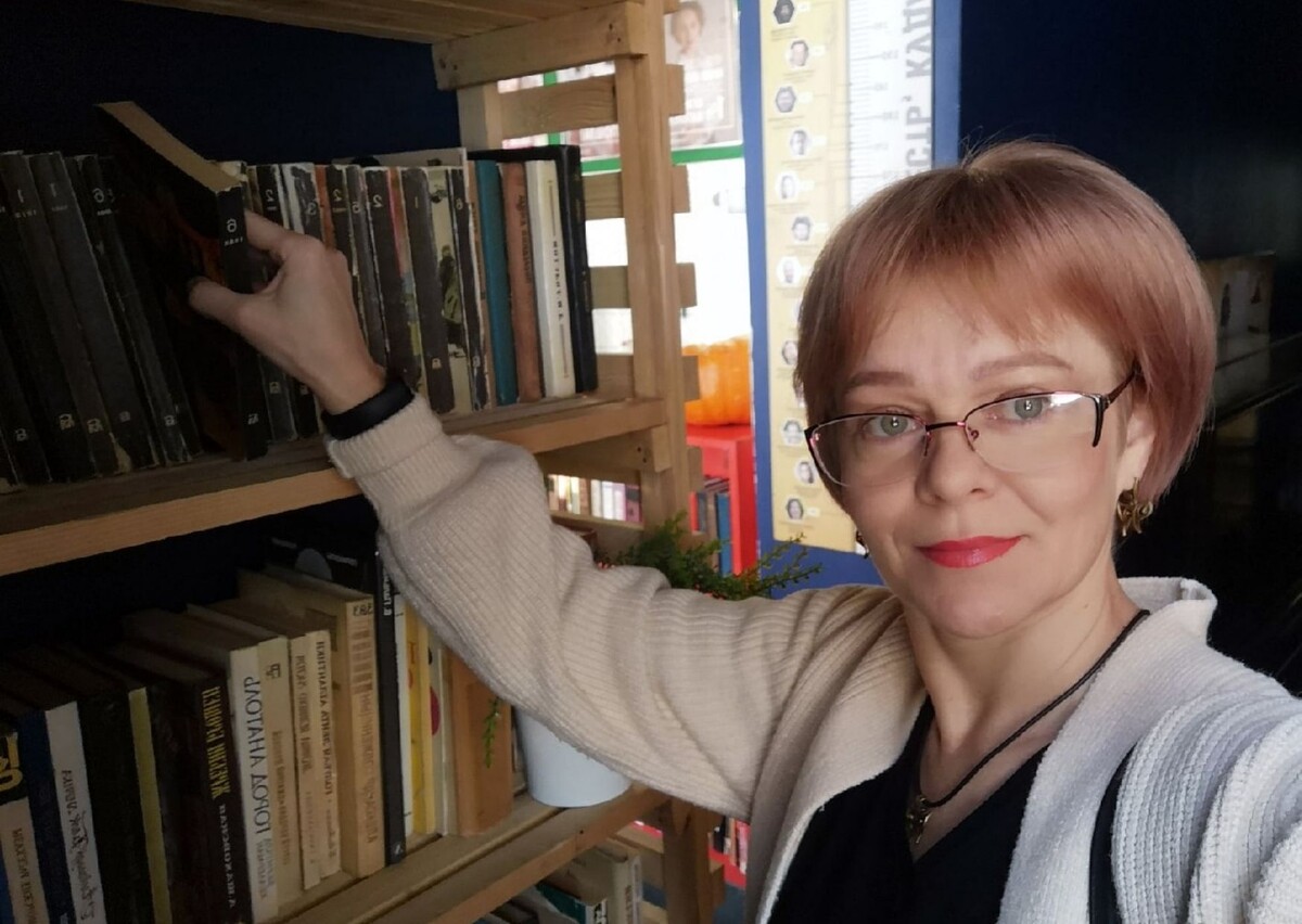 Получать системные знания скучно. Поэтому все учатся сугубо на мастер-классах
