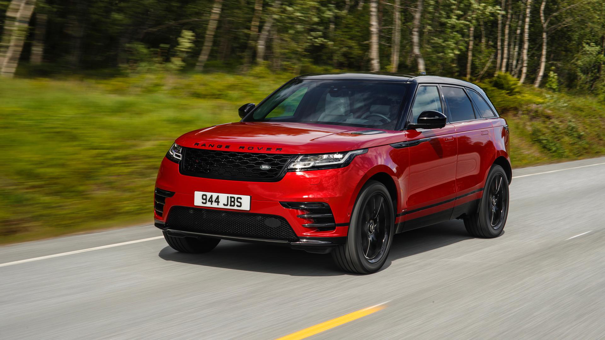Rover 2017. Range Rover Velar Red. Рендж Ровер Велар красный. Range Rover Velar красный. Рендж Ровер Эвок красный 2021.