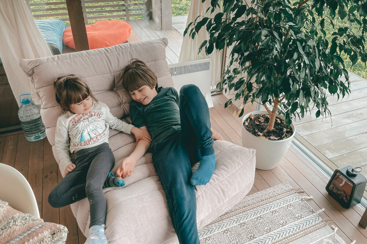 Коле, моему сыну, 10 лет, а дочке Арье — 4 года