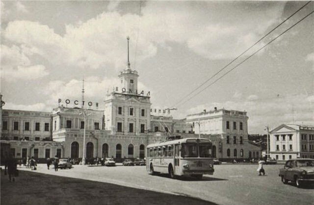 Вокзал Ростова-на-Дону во времена СССР. 
Источник: mytravelnotes.ru