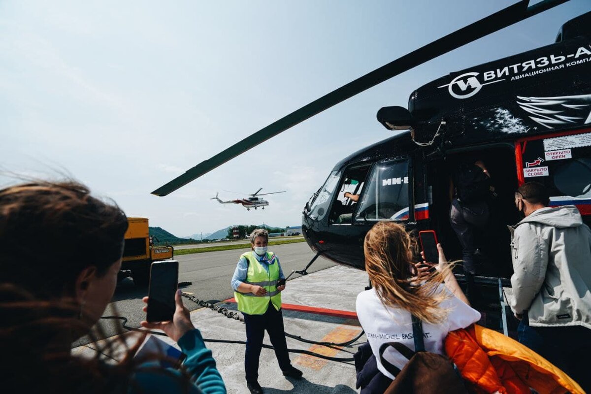 Нам провели инструктаж, как вести себя во время полета 