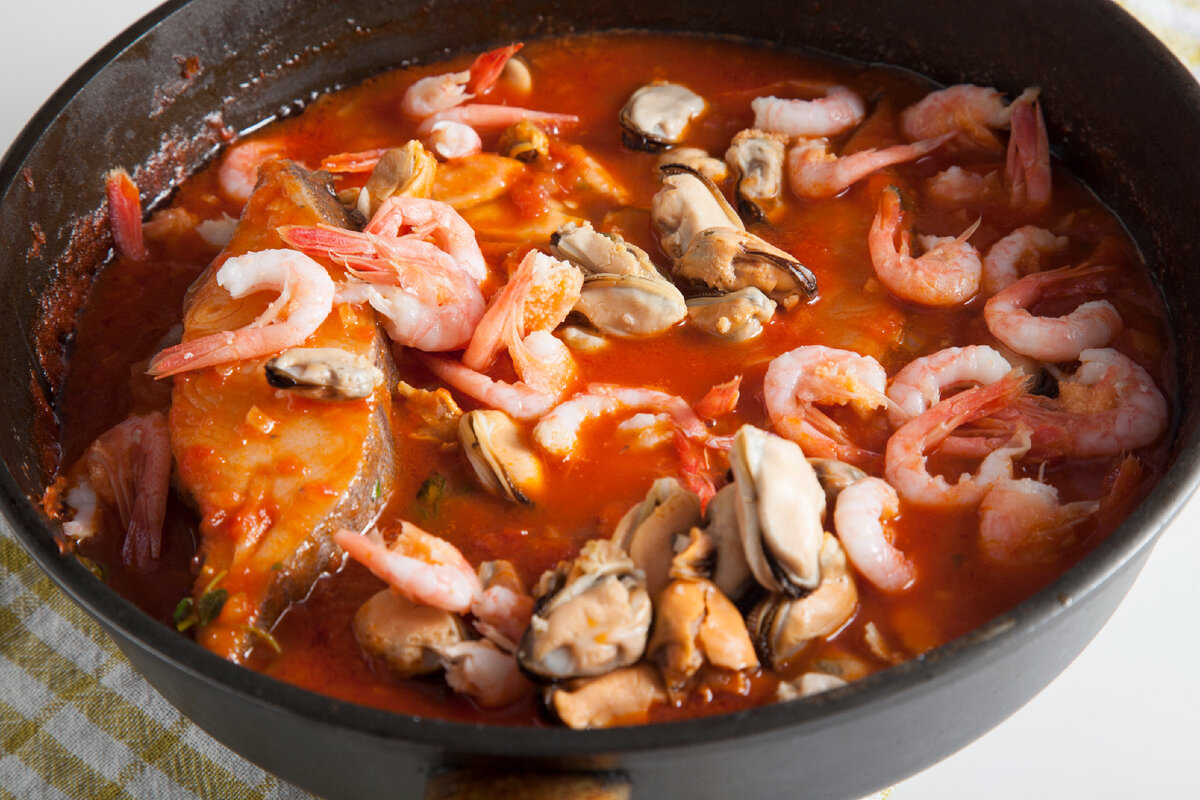 Мокека с морепродуктами. Суп с морепродуктами. Суп из коктейля морепродуктов рецепт. Суп из коктейля морепродуктов рецепт. Суп из коктейля морепродуктов рецепт.