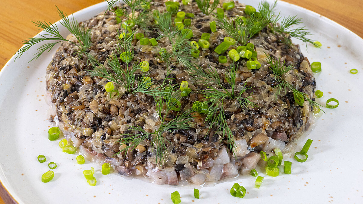 Селедка с грибами