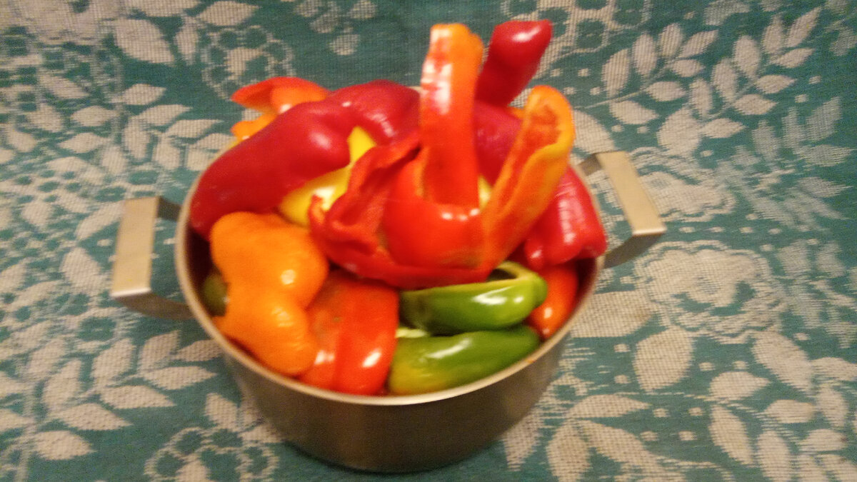 Это вычищенные перцы. Листайте галерею