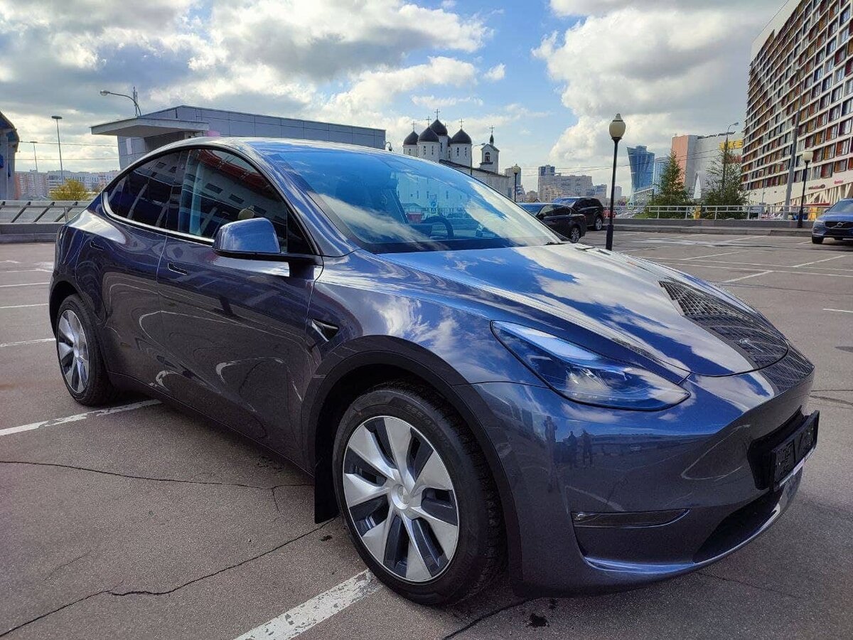 Новые Tesla Model Y уже можно купить и в Москве. Завтра мы вам представит этот электромобиль, и скажем, где его можно осмотреть, и примерится. Может именно он станет вашим первым электромобилем...