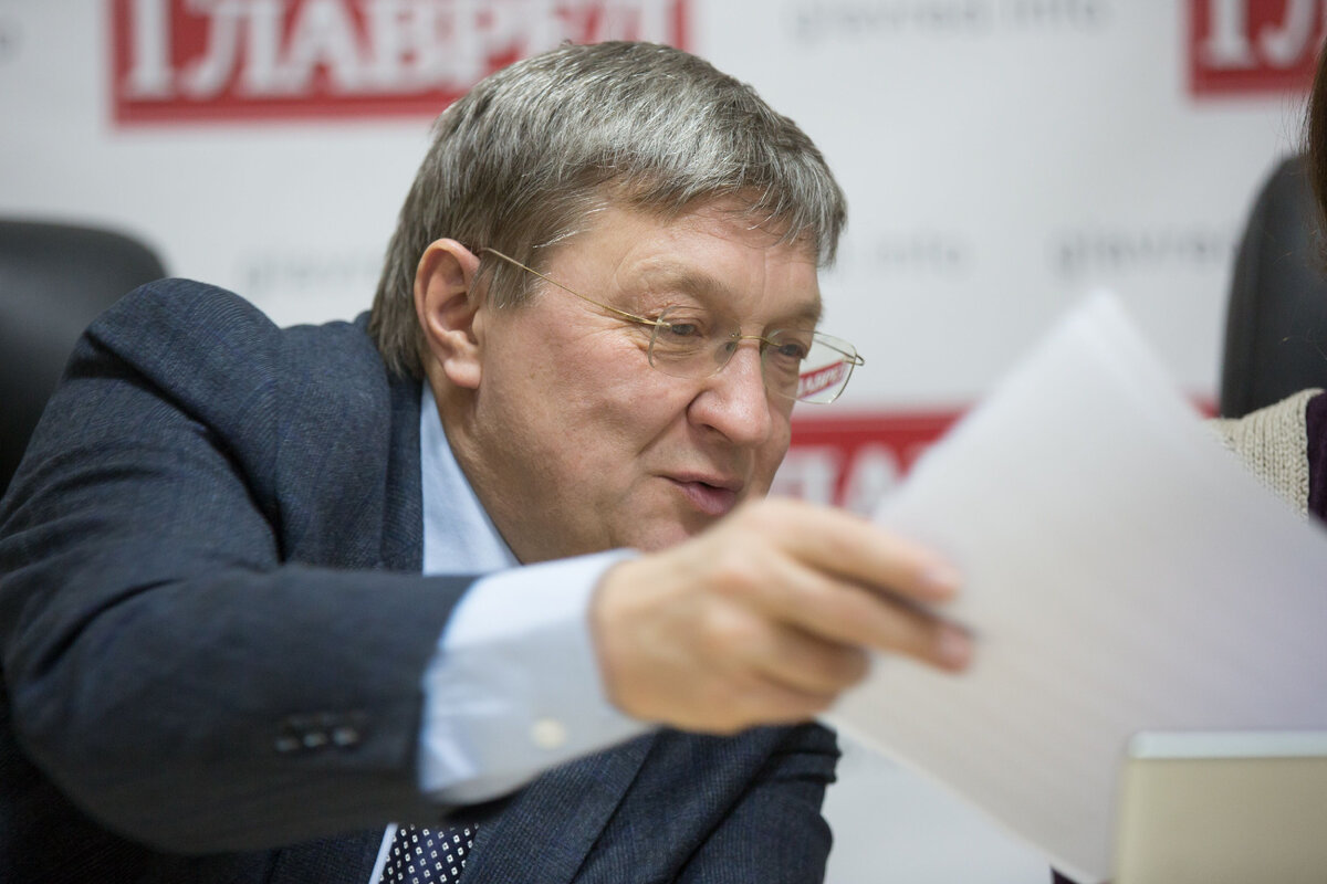 Виктор Суслов