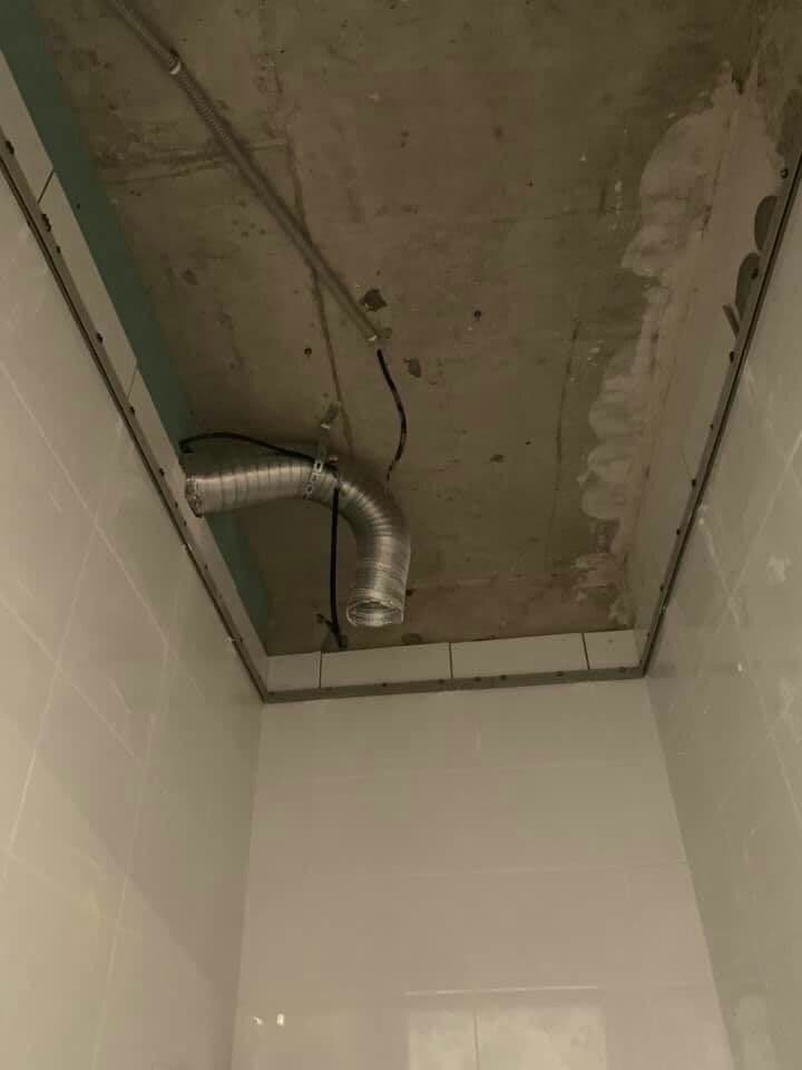 Потолок в одном из новых московских домов. Фото: телеграм-канал "Белая каска" 