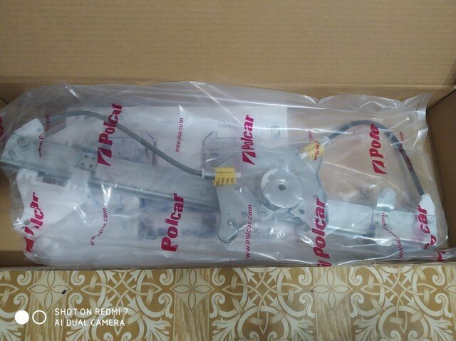 Замена переднего левого электростеклоподъемника Hyundai Accent. Рис. 1