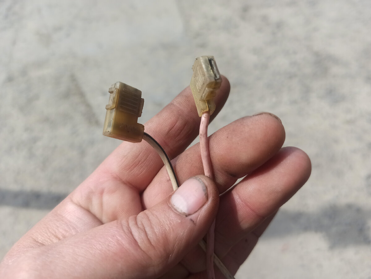 Клемы мама с проводом, для установки на патрон с лампой