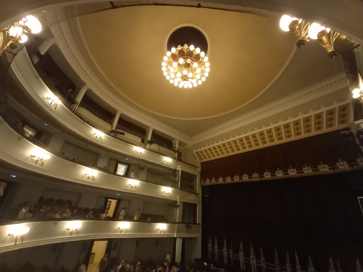 Большой зал РАМТа