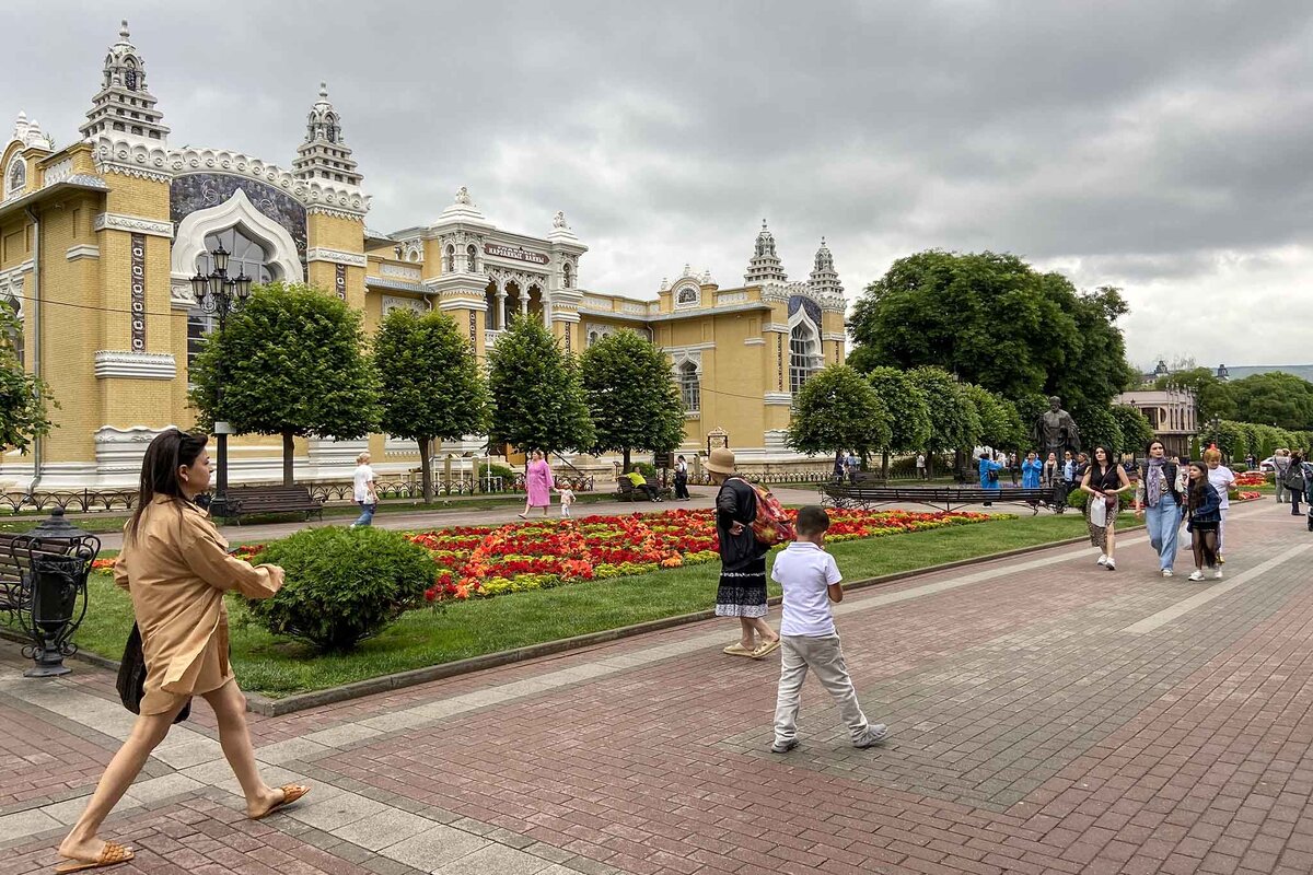    Коренных жителей Кисловодска наплыв туристов в последние годы не радует.Фото: Наталья ВАРСЕГОВА