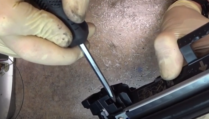 Фото 10. Извлекаем ролик проявки