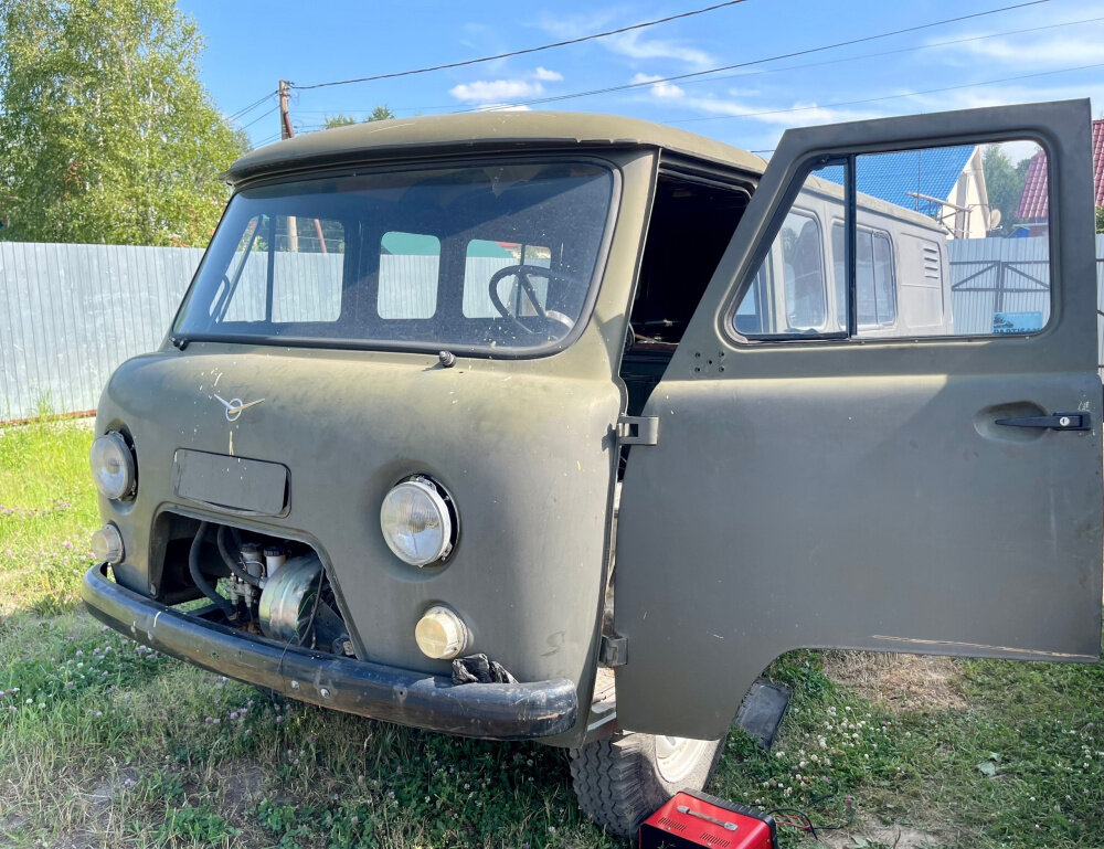    Жители Сургутского района готовят к отправке автомобиль для медсанчасти батальона «Югра»