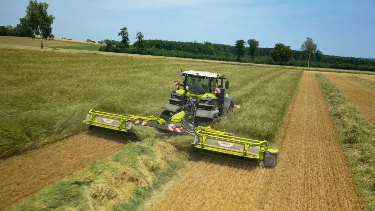 Фото: claas.de Новая косилка CLAAS DISCO 9700 RC AUTO SWATHER в работе