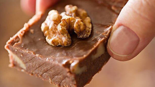 Готовить шоколадный фадж невероятно просто. Попробуйте и убедитесь сами.