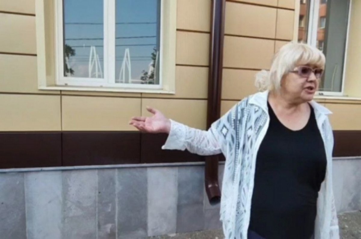    Школа №64 в центре Ставрополя стала похожа на шоколадный дом