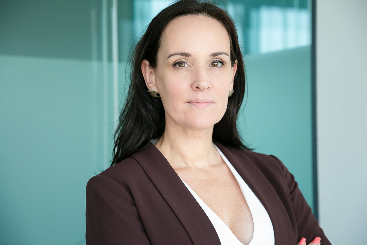 <a href="https://ru.freepik.com/free-photo/positive-confident-businesswoman-wearing-formal-suit-standing-with-arms-folded_11076316.htm#query=%D1%81%D1%82%D1%80%D0%BE%D0%B3%D0%B0%D1%8F%20%D0%B6%D0%B5%D0%BD%D1%89%D0%B8%D0%BD%D0%B0%2040&position=14&from_view=search&track=ais">Изображение от pch.vector</a> на Freepik