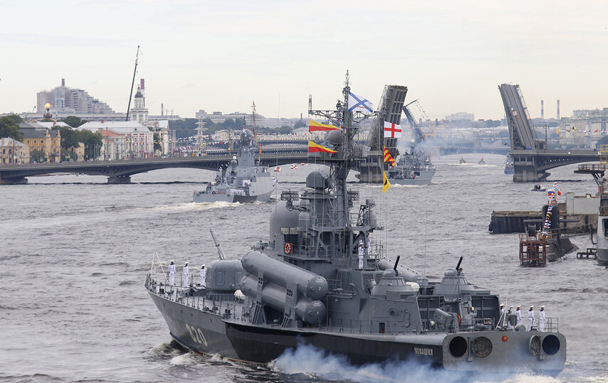     На параде можно оценить мощь военно-морского флота России. Фото: «МК в Питере»