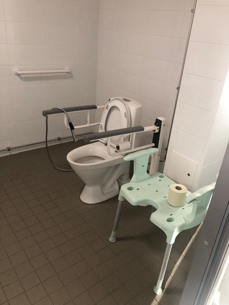 Общественный туалет в дедушкином доме.