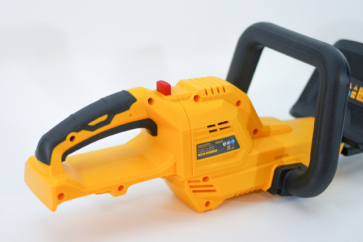 Denzel RBC510-36 Cordless Brush Cutter – аккумуляторный садовый кусторез с мощным коллекторным электромотором на 36V, комплектующийся сразу двумя аккумуляторами. Что из этого вышло, узнаем далее.-7