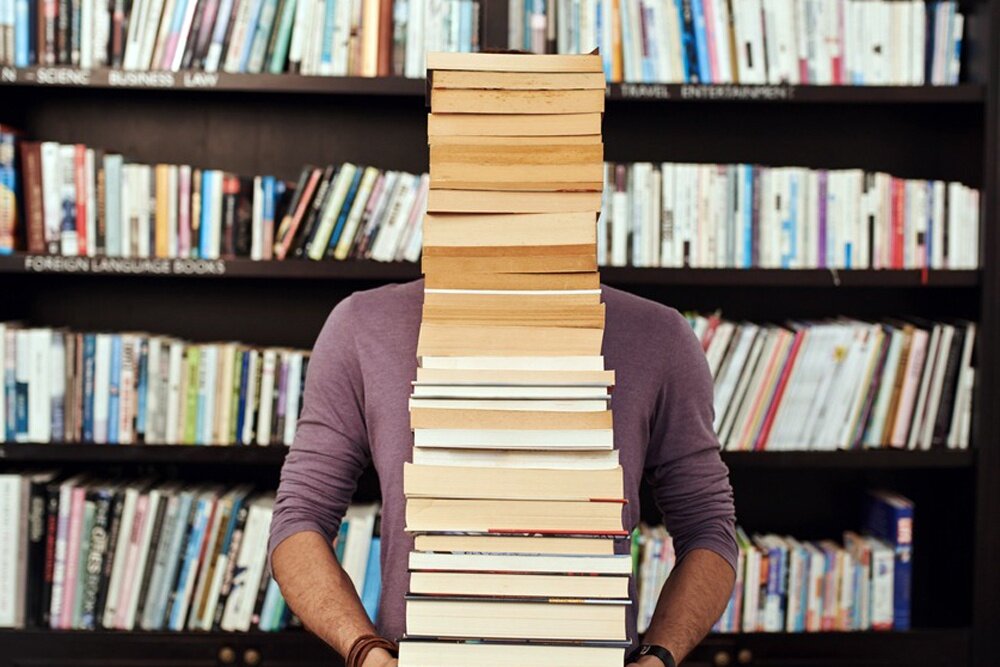    Руководители минобразования утверждают: программа по литературе по-прежнему охватывает все значимые эпохи и всех авторов, которые внесли вклад в русскую литературу. / DragonImages / iStock