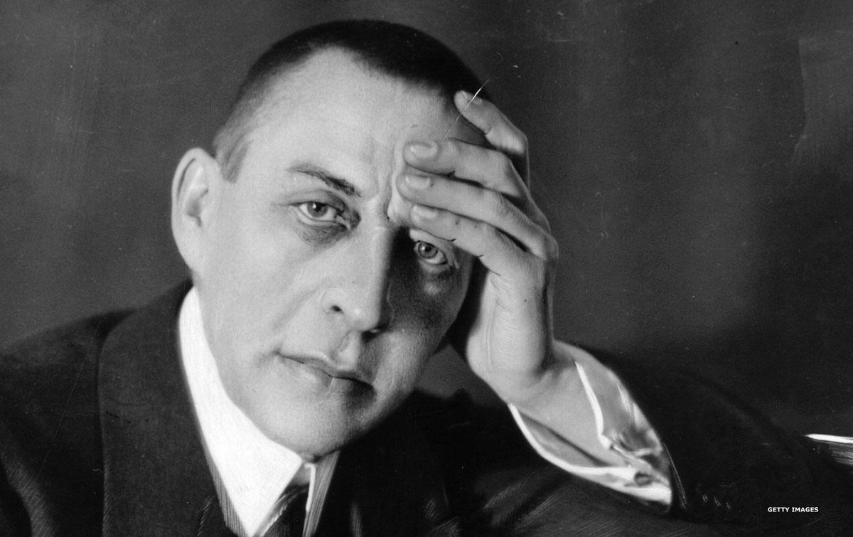 Думаю, именно таким жестом отреагировал бы Рахманинов, услышав этот шедевр.