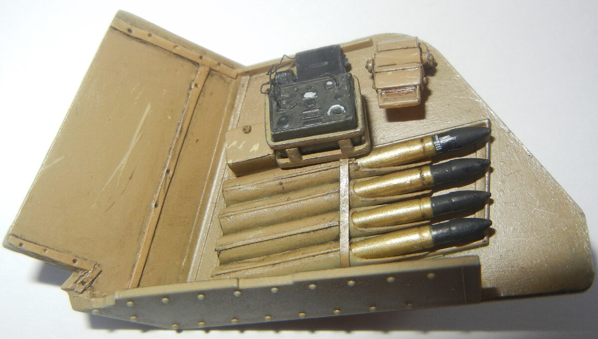 Правая сторона рубки. Добавил пластины крепления листов.