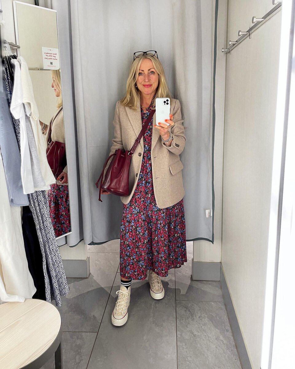 Ничего лишнего: 12 осенних образов от 50-летней модницы, которая не ...