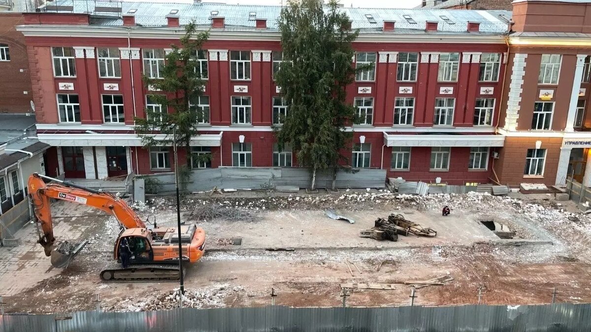     Владелица скандального здания и уже снесенного «Кантри» Ольга Грималюк отказалась от иска о признании права собственности на бывшее здание кафе. Производство прекращено.