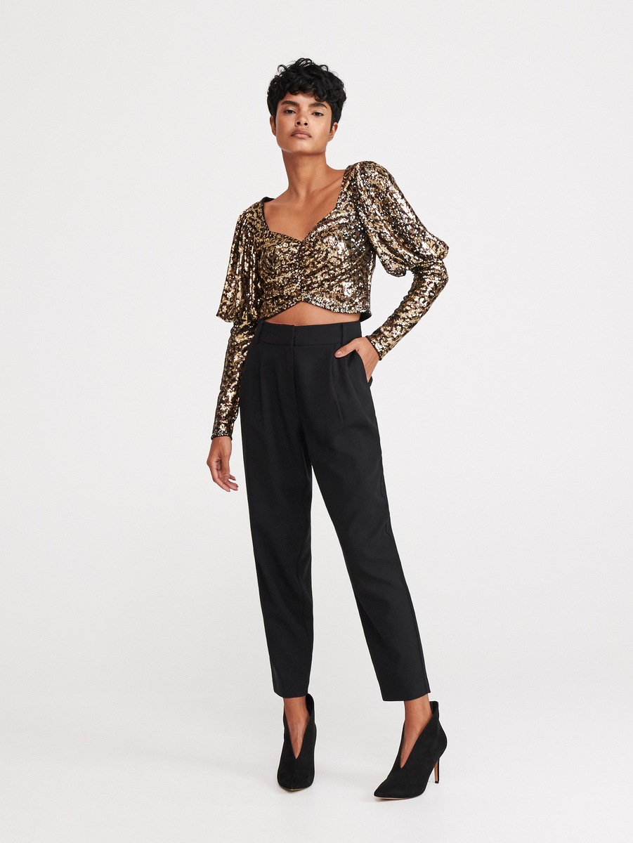 https://www.reserved.com/ua/ru/wx902-82x/cropped-blouse-with-sequins