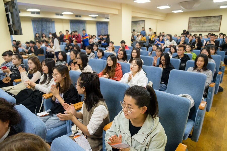 В ЮУрГУ учится много студентов из Китая. Фото Олега ИГОШИНА