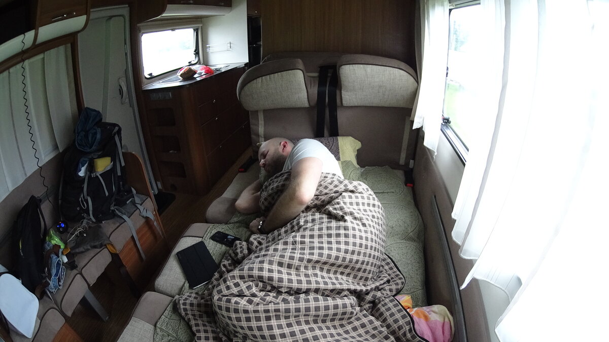 Самая комфортная в пути - средняя кровать автодома