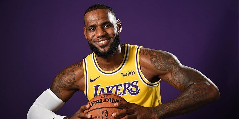 Леброн Джеймс в форме Lakers