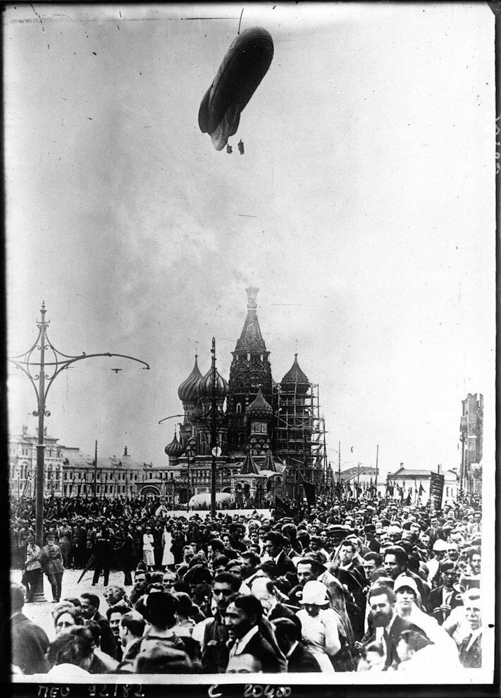 Дирижабль над Москвой. 1921 г.