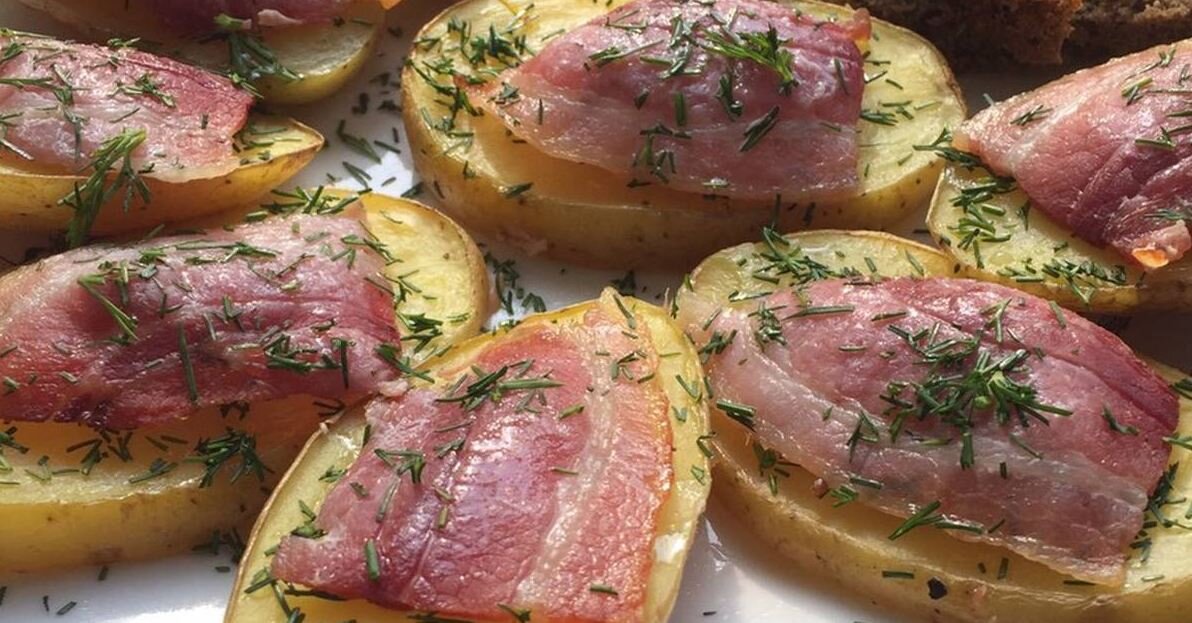 Сало с картошкой: запекаем в духовке невероятный гарнир для зимнего ужина и не только