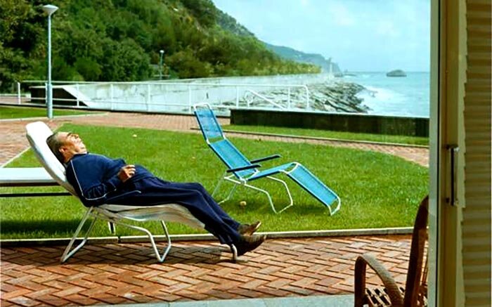 Л. Брежнев отдыхает на своей даче.