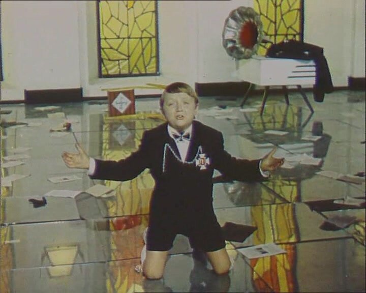 А предатель Плохиш никому не нужен. Бросили они его. И тут в него  снаряд попал. Все предатели плохо кончают. Рано или поздно. По разному. Но плохо.