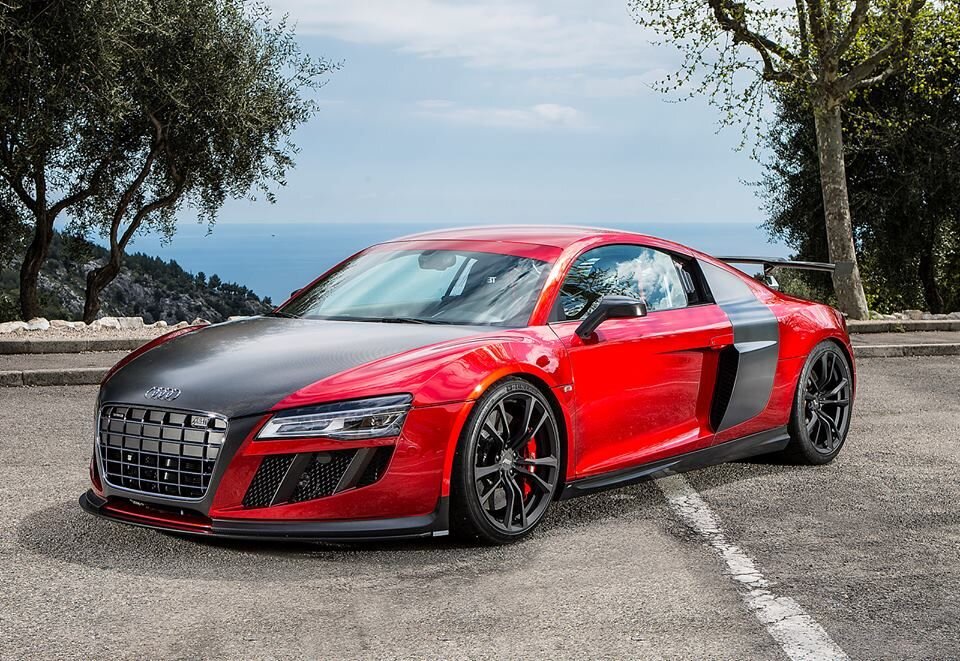 Audi R8 — среднемоторный полноприводный спортивный автомобиль, производимый немецким автопроизводителем Audi с 2007 года. Впервые представлен в 2006 году на Парижском автосалоне[