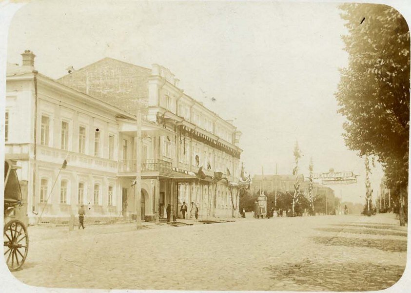 Дом Смышляева во время празднования 100-летия Бородинской битвы. 1912. Источник: pastvu.com