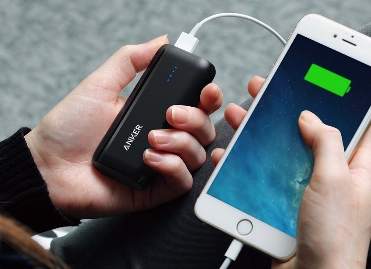 Зарядка аккумуляторная для смартфона. Iphone 4 зарядка. На смартфоне зарядку покажи. Зарядка для телефона. На смартфоне зарядку покажи.