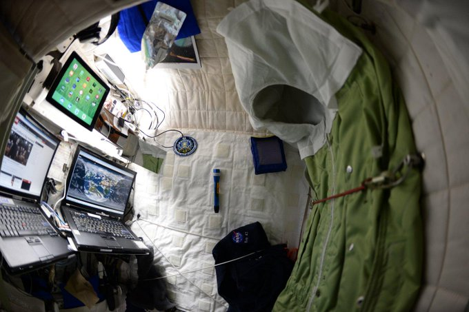 https://twitter.com/StationCDRKelly/status/591594008046084096