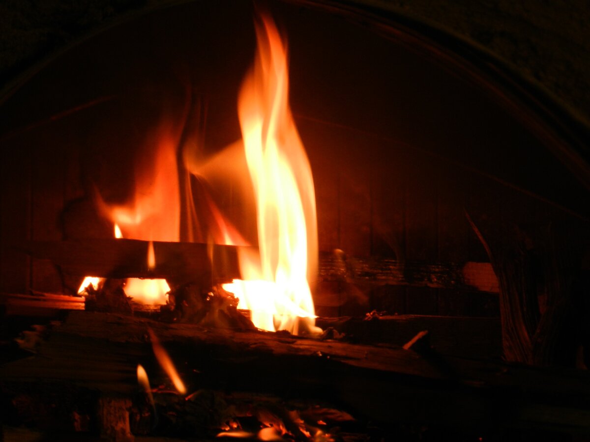 Зелёный змей, а горит красиво!