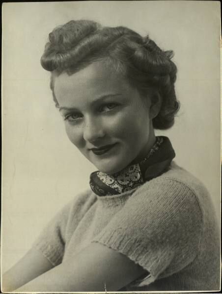 Прическа второй половины 1930-х годов.