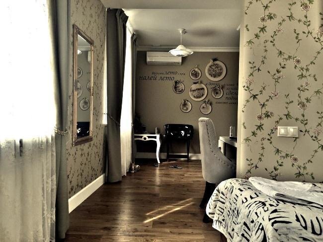 Самый дешевый номер: 3500 рублей/ночь

Самый дорогой номер: 5500 рублей/ночь