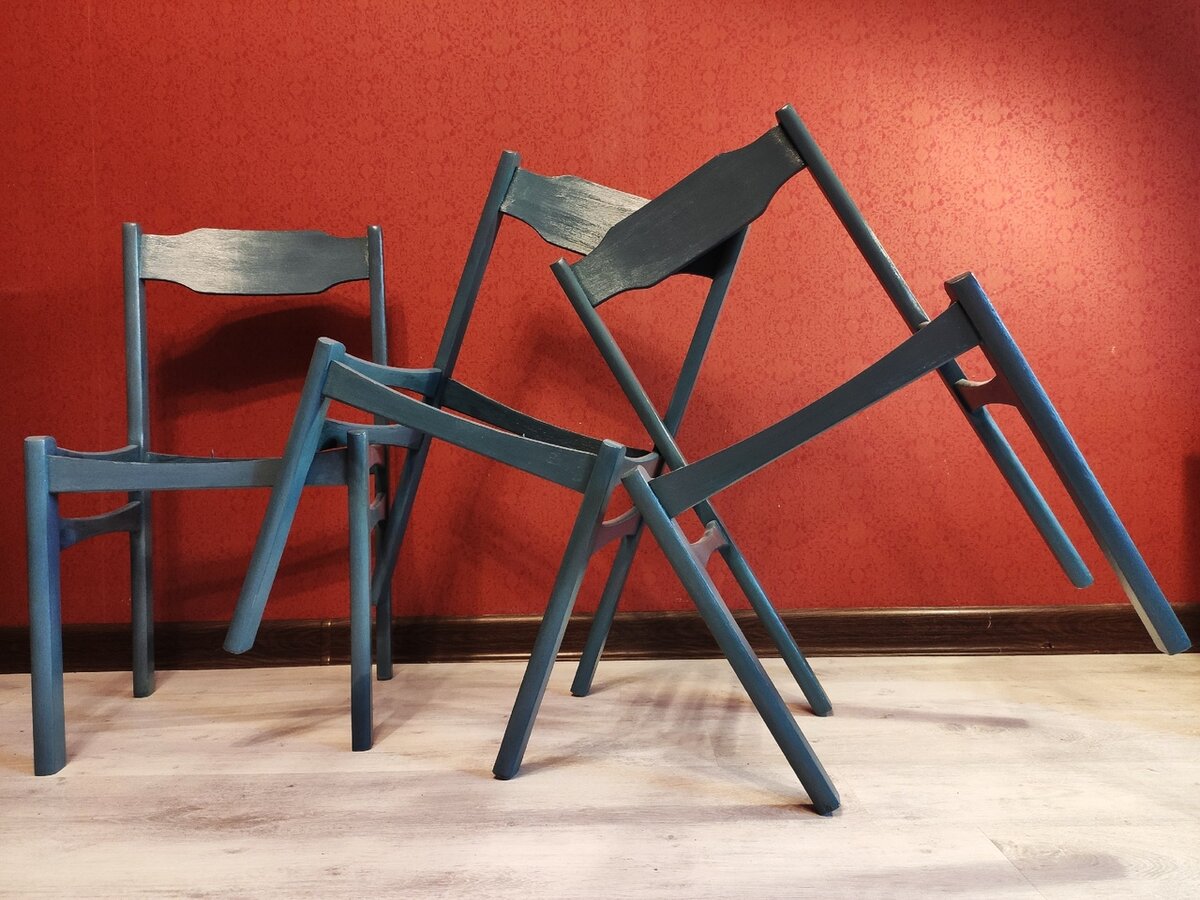 Фото на карантине. Скелеты стульев