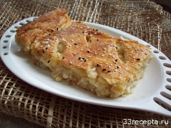 Пирог с капустой из слоёного теста