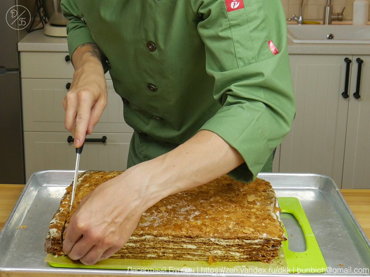Ленивые рецепты от ивлева. Медовик Ивлева. Готовка торта. Процесс приготовления торта. Процесс приготовления медовика.