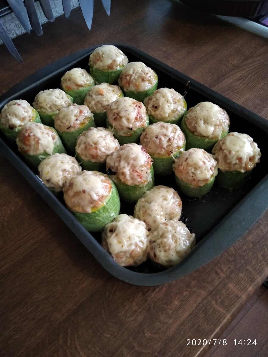 Кабачки с мясной начинкой