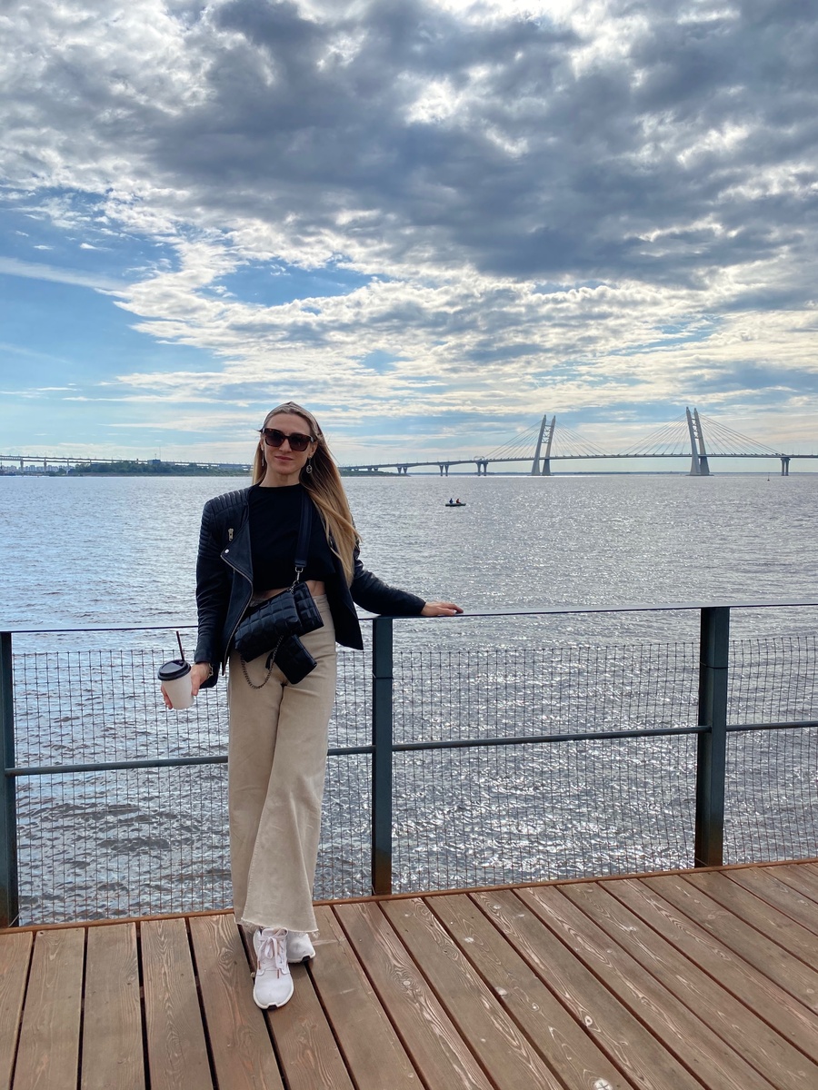 Красивое место для фотосессии. Сюда можно добраться из Центра еще и на экскурсионном катере. 